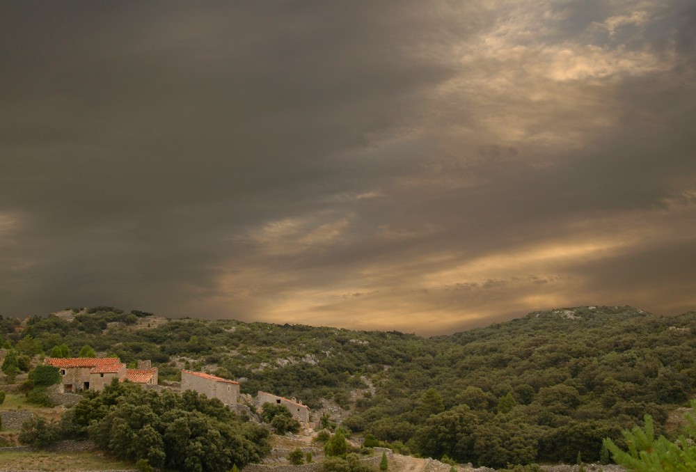 Cielo,  tierra y algo mas